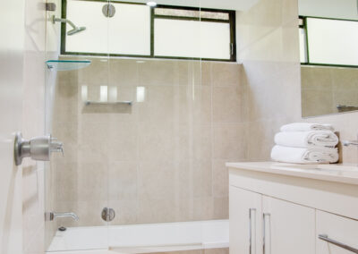 Rocks Resort Currumbin Accommodation Bathroom