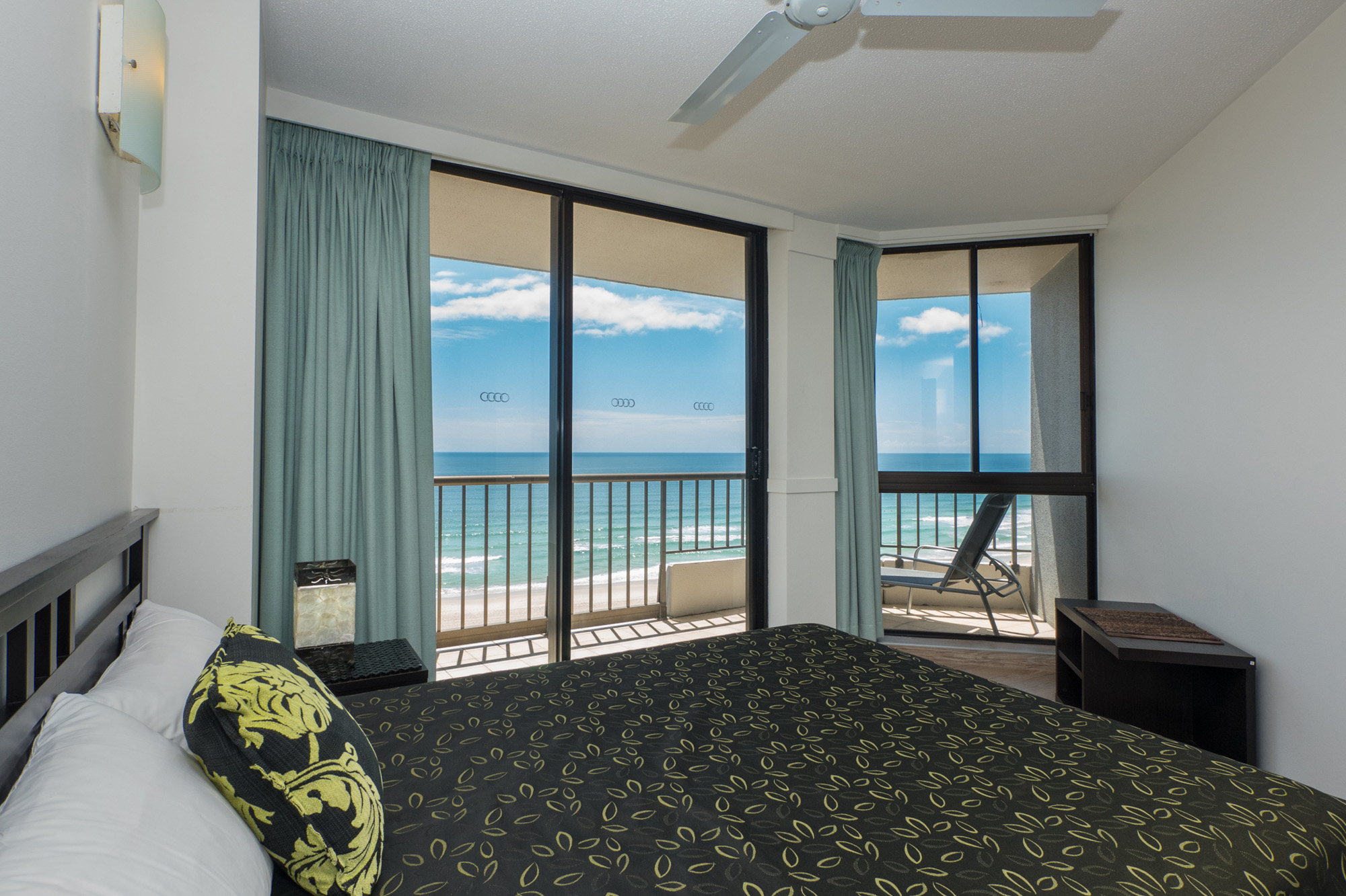 Rocks Resort Accommodation Bedroom