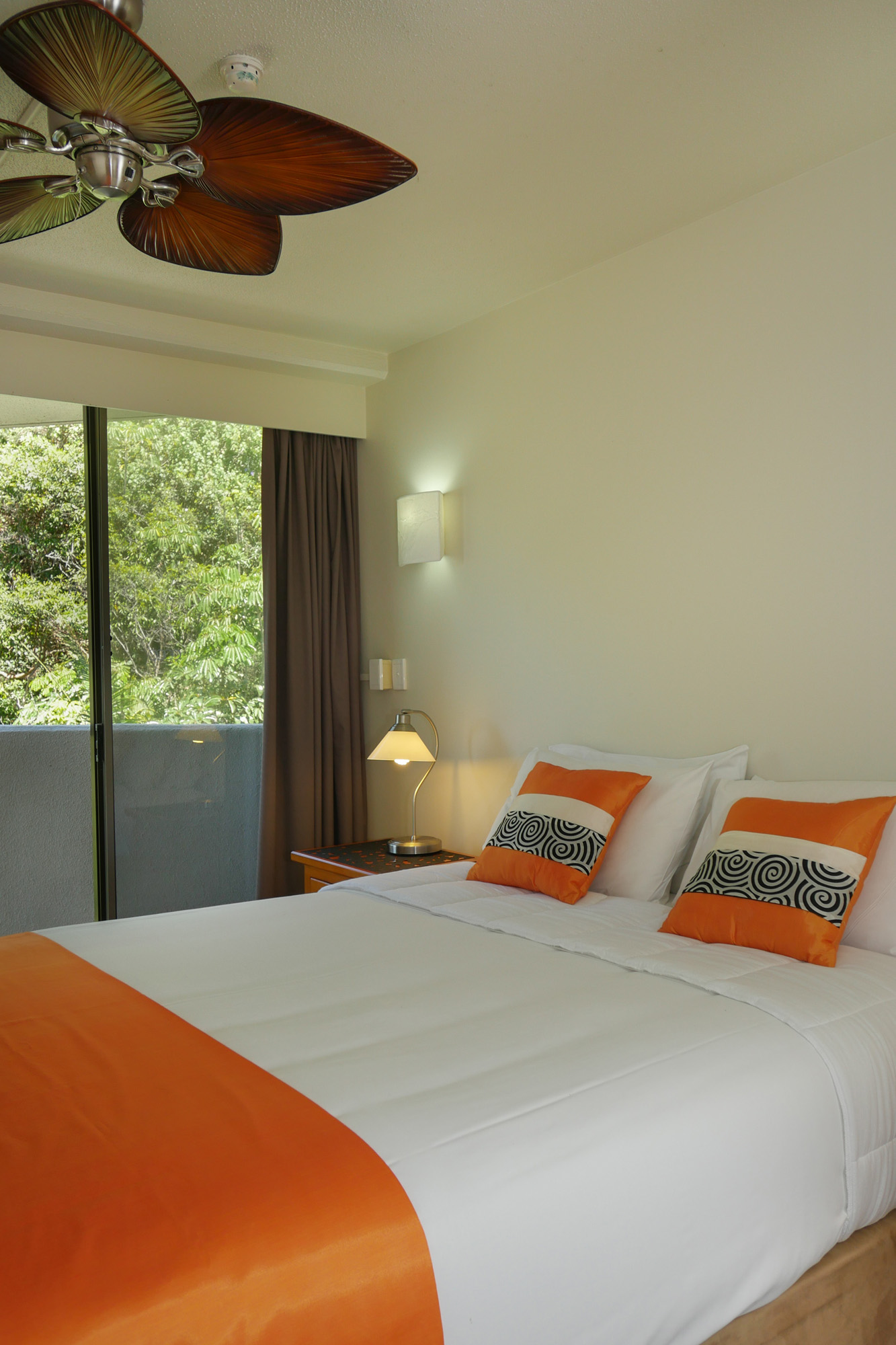 Rocks Resort Accommodation Bedroom